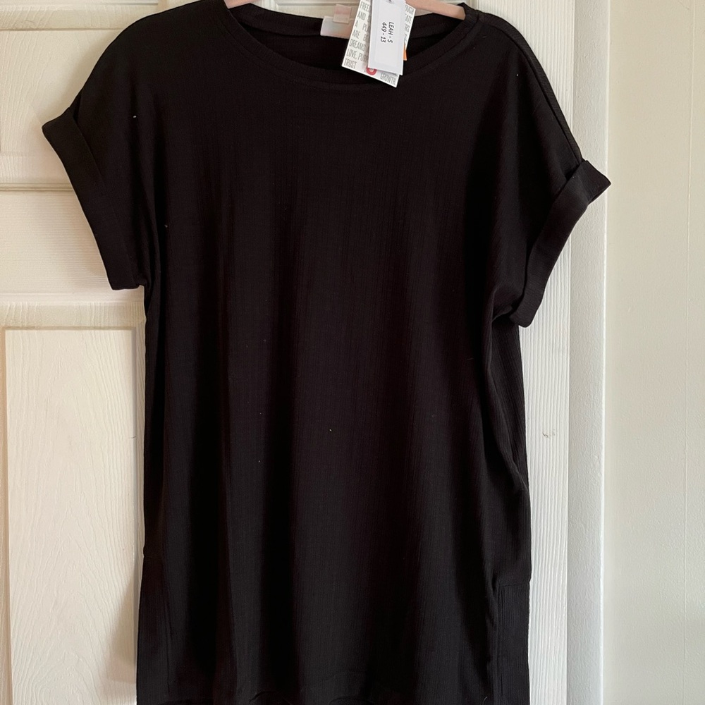 LuLaRoe Leah Black Boxy Short Sleeve Tee